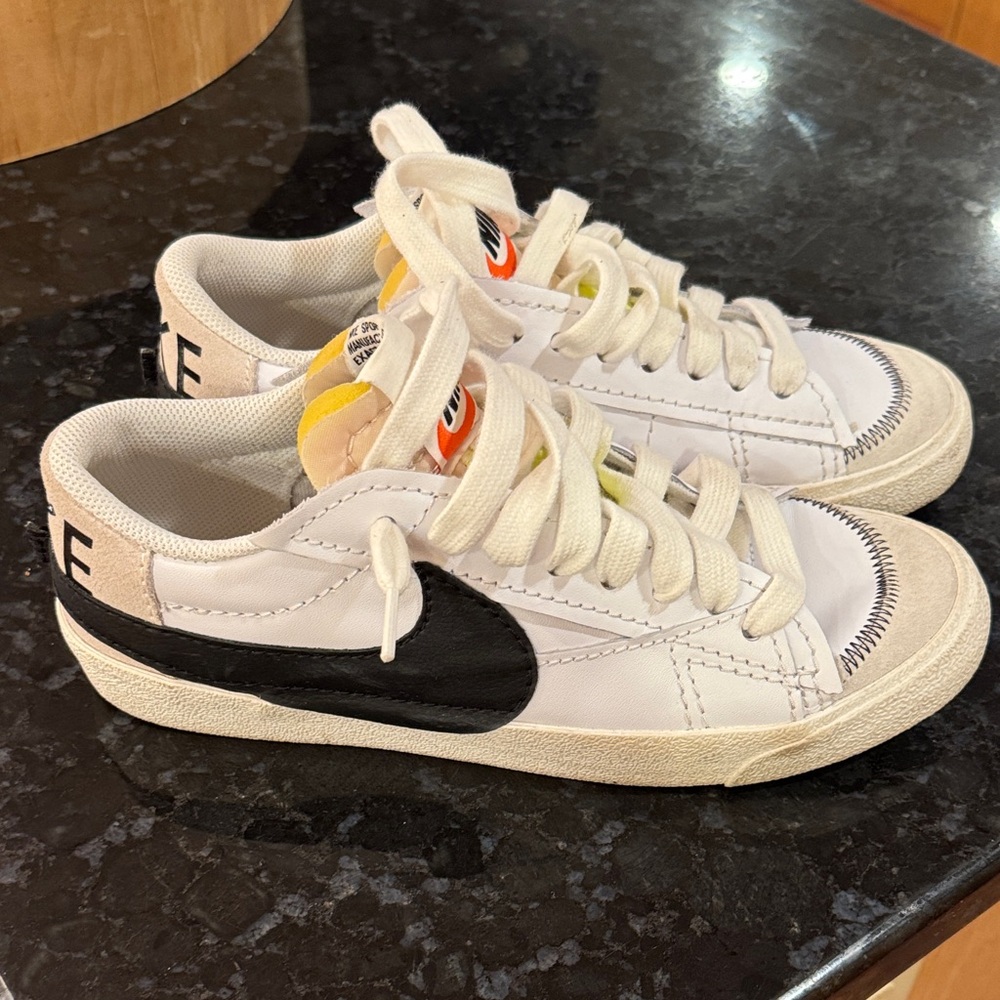 Nike Blazers White and Black Sneakers